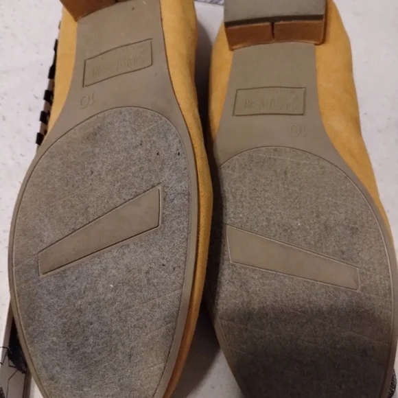 Shoes - Picture 6 of 8